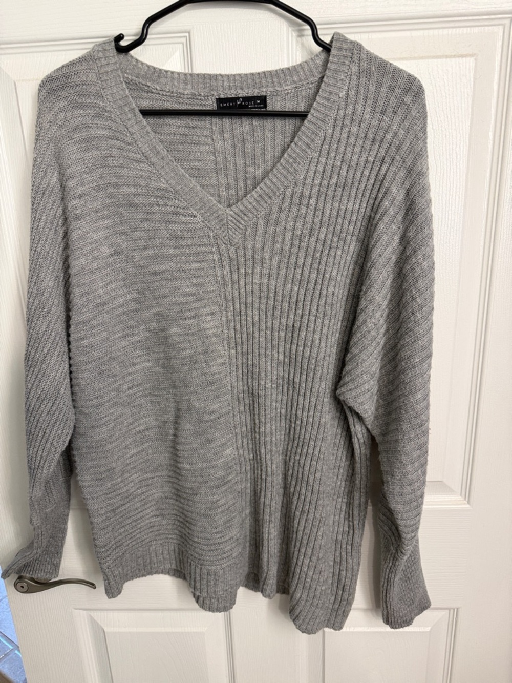 Emery Rose Light Gray Ribbed V-Neck Women's Sweater